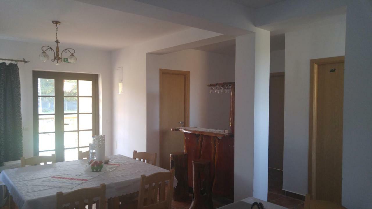 Pensiunea Casa Vanatorului Hotel Oteleni Ngoại thất bức ảnh