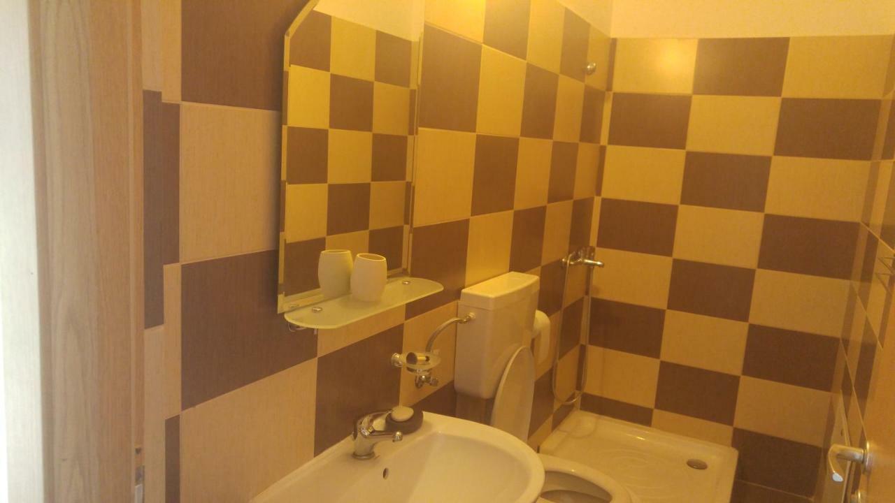 Pensiunea Casa Vanatorului Hotel Oteleni Ngoại thất bức ảnh