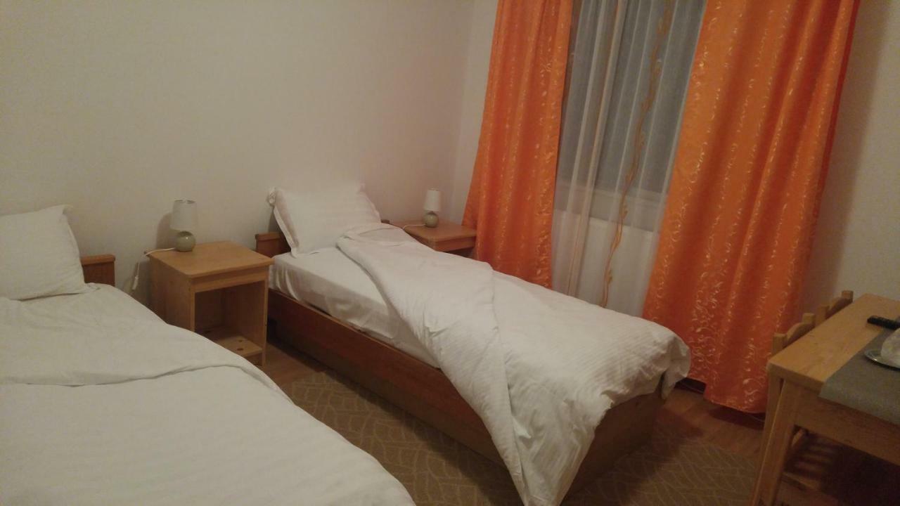 Pensiunea Casa Vanatorului Hotel Oteleni Ngoại thất bức ảnh